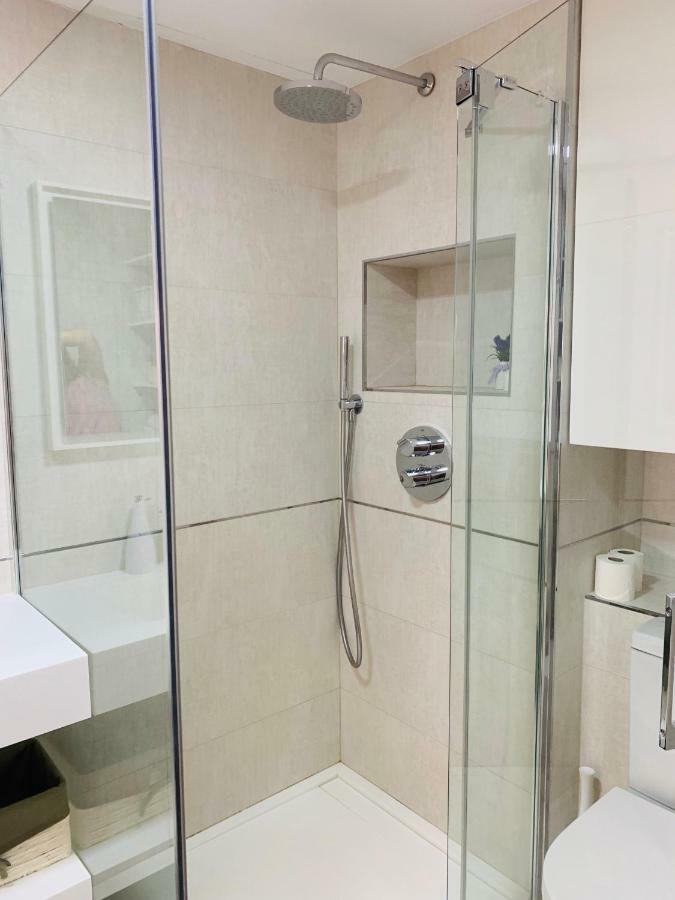 Cathedral Studio, Luxury Studio In Cathedral Area, Parking Optional Севілья Екстер'єр фото